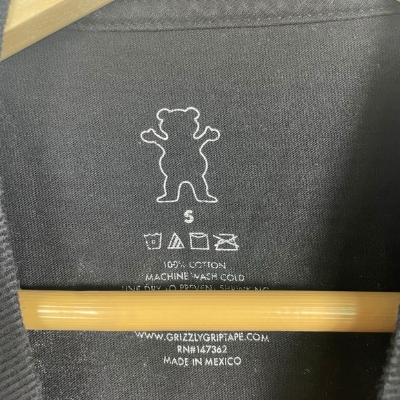 Grizzly Griptape Men’s Seasonal Stamp T-Shirt in Black Size S - Picture 11 of 12